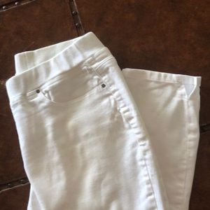 Boston Proper Stretch Waist white Capris